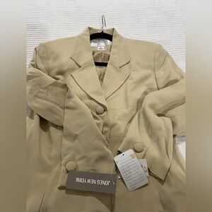 VTG Jones New York Women's 2 Piece Set Blazer &Skirt  100 % Silk Size 10 New
